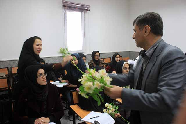 دانشجویان دانشگاه علوم پزشکی خراسان شمالی ؛ روز دانشجو را با استقبال معاون محترم فرهنگی و دانشجویی و اهدای شاخه گل از سوی این معاونت آغاز کردند+گزارش تصویری
